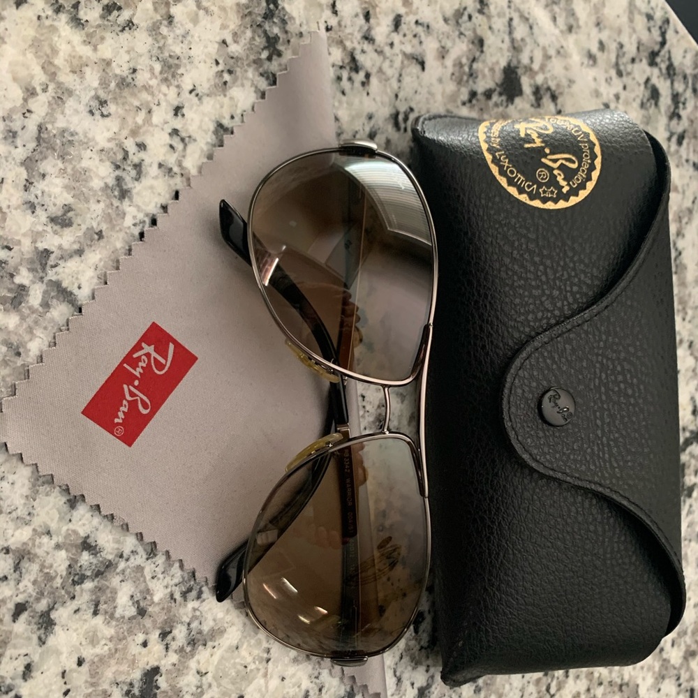 Women’s Rayban sunglasses